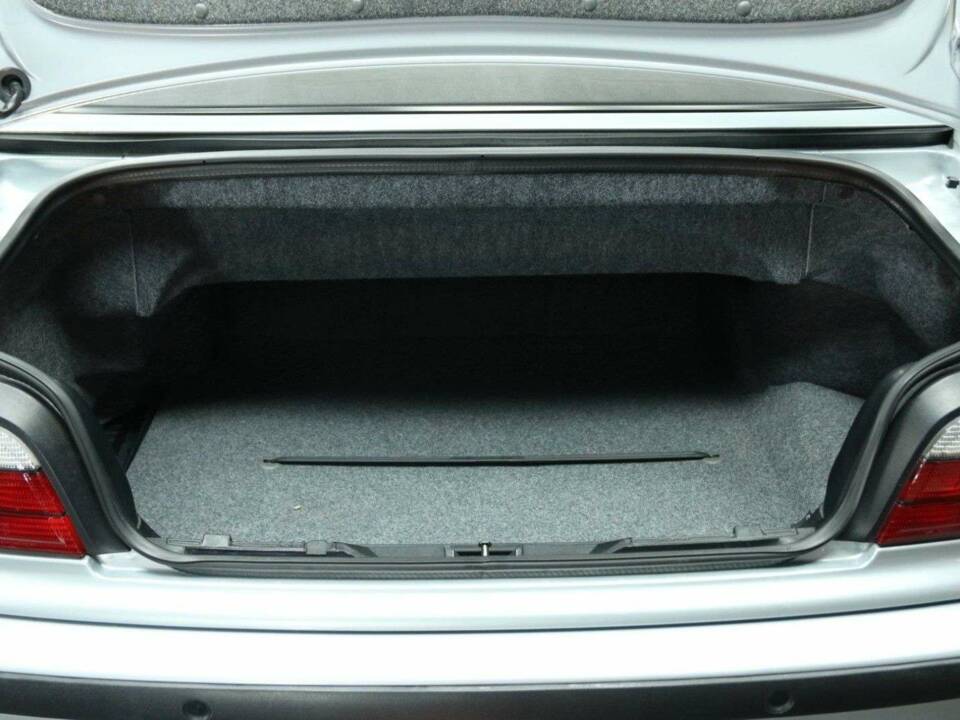 Immagine 34/50 di BMW 328i (1997)