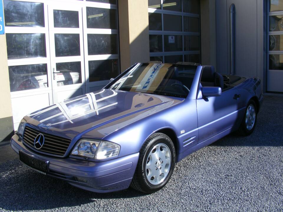 Immagine 22/39 di Mercedes-Benz SL 320 (1997)
