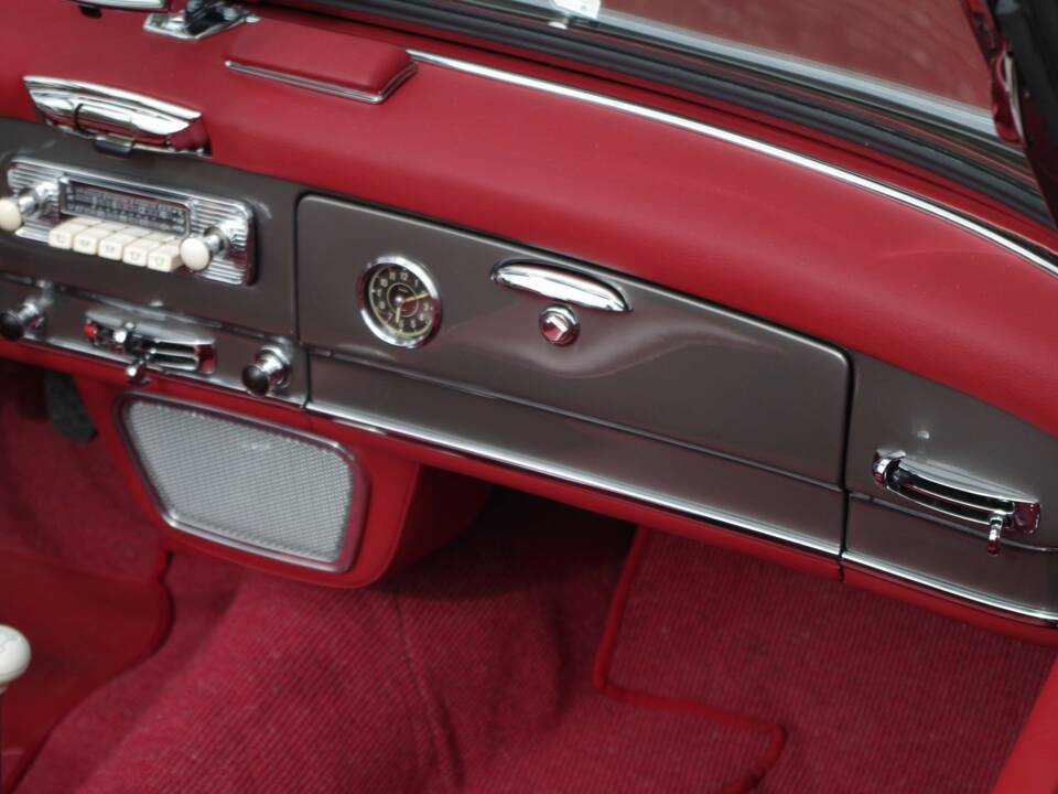 Image 48/50 of Mercedes-Benz 190 SL (1959)