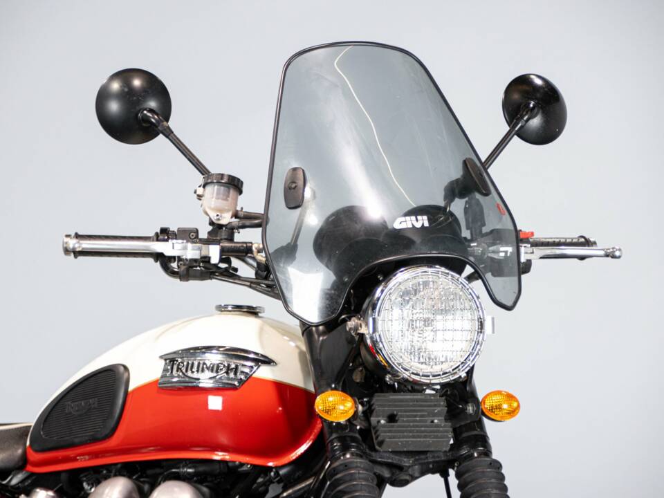 Image 28/50 of Triumph DUMMY (2014)