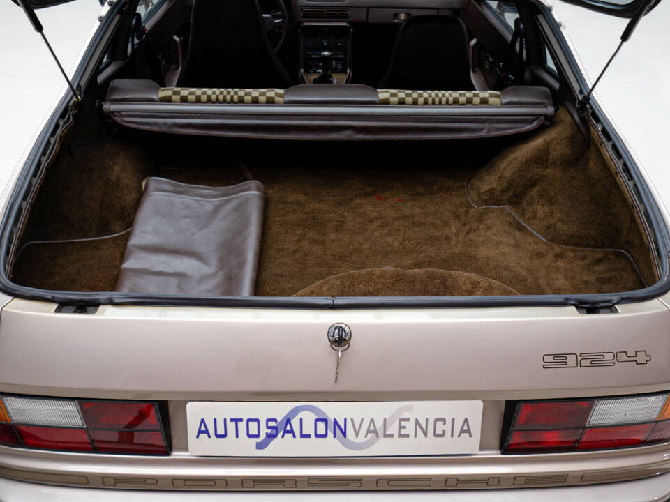 Image 20/44 de Porsche 924 (1983)