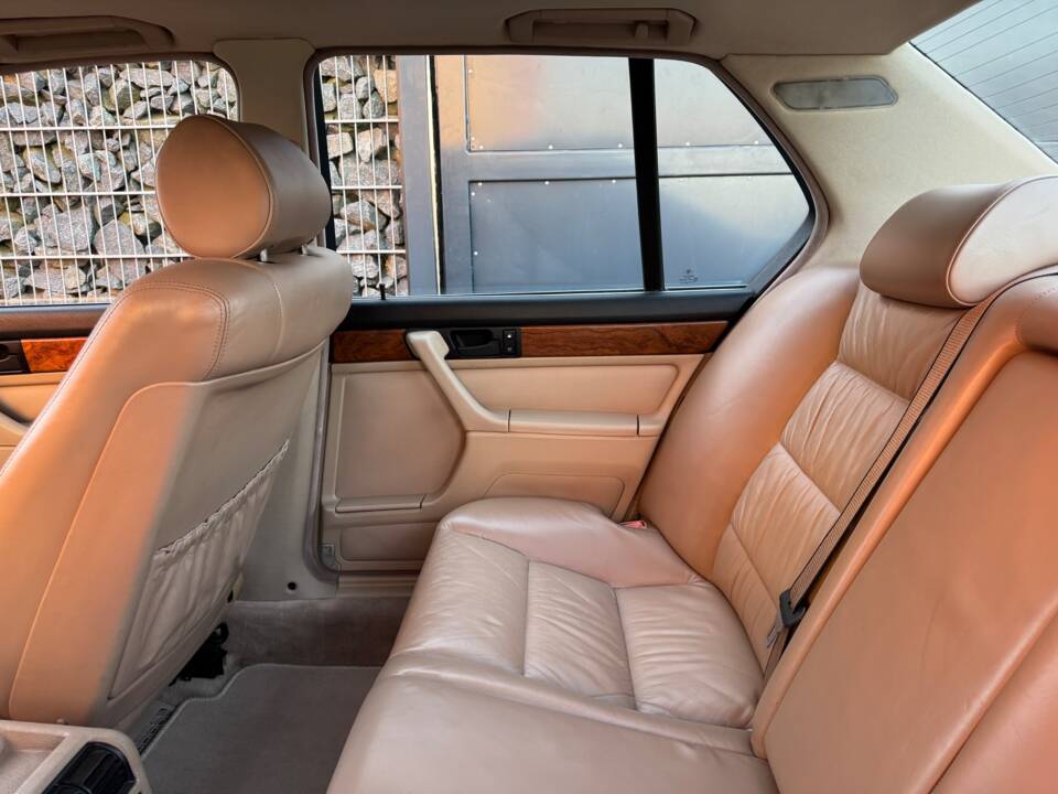 Immagine 21/99 di BMW 735i (1988)