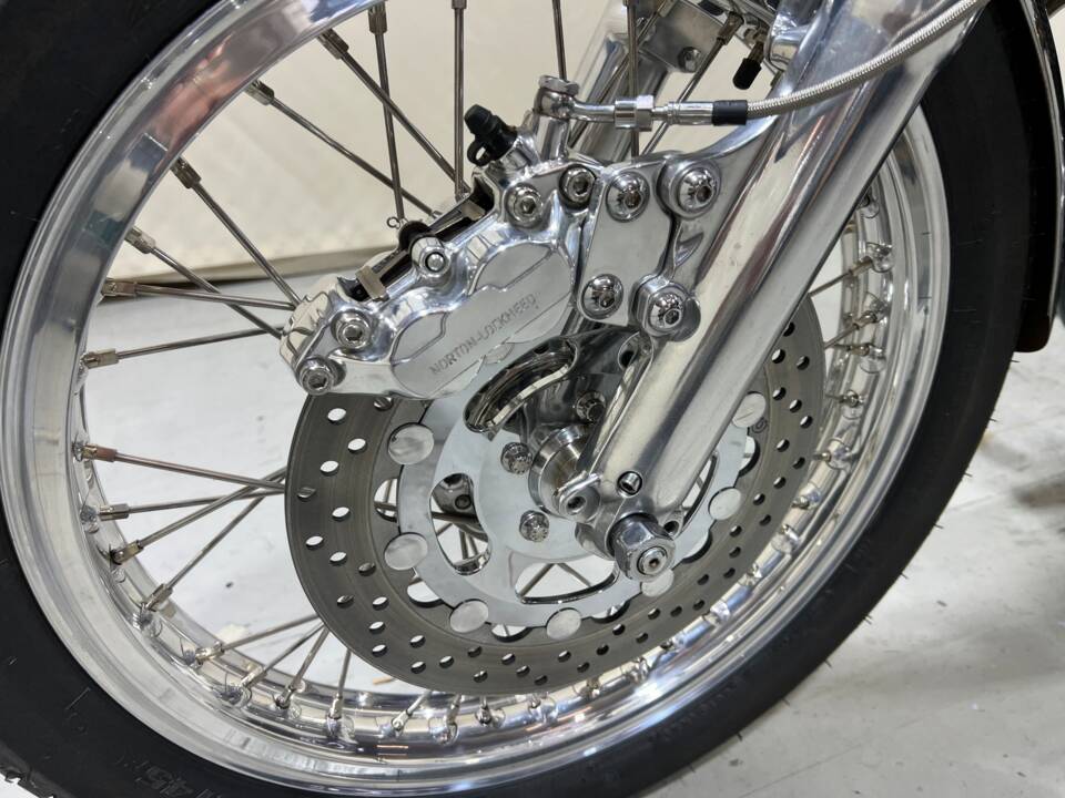 Image 15/16 of Norton Commando 850 Roadster (1975)