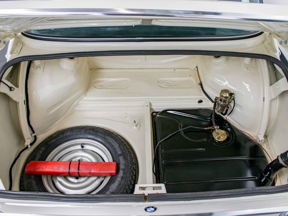 Immagine 24/32 di BMW 2002 tii (1971)