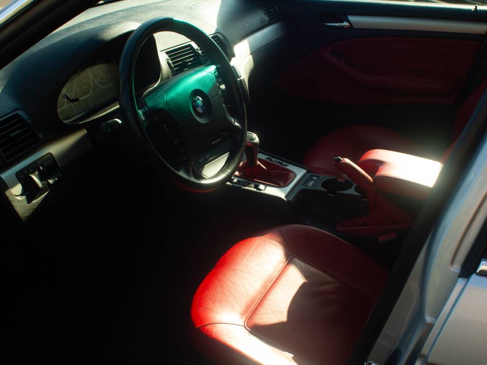 Afbeelding 2/58 van BMW 330i (2002)
