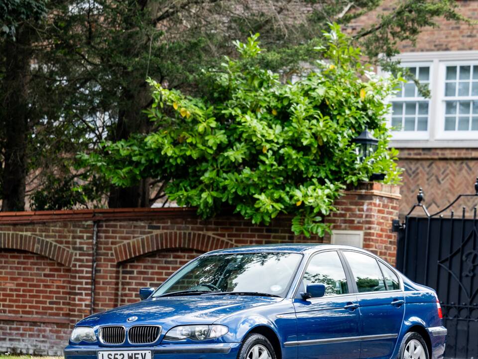 Image 14/38 of BMW 325i (2002)