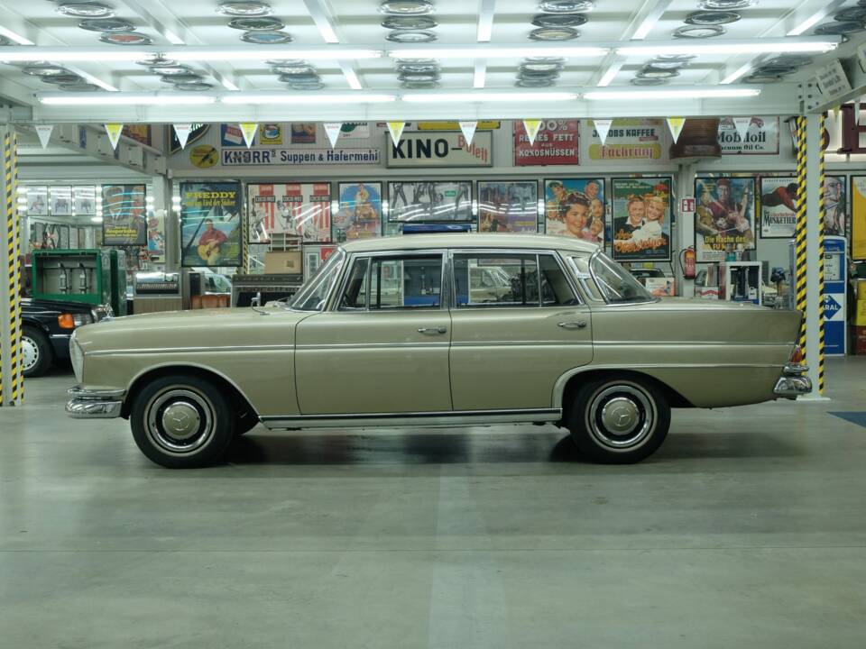 Image 5/50 of Mercedes-Benz 300 SE (1964)