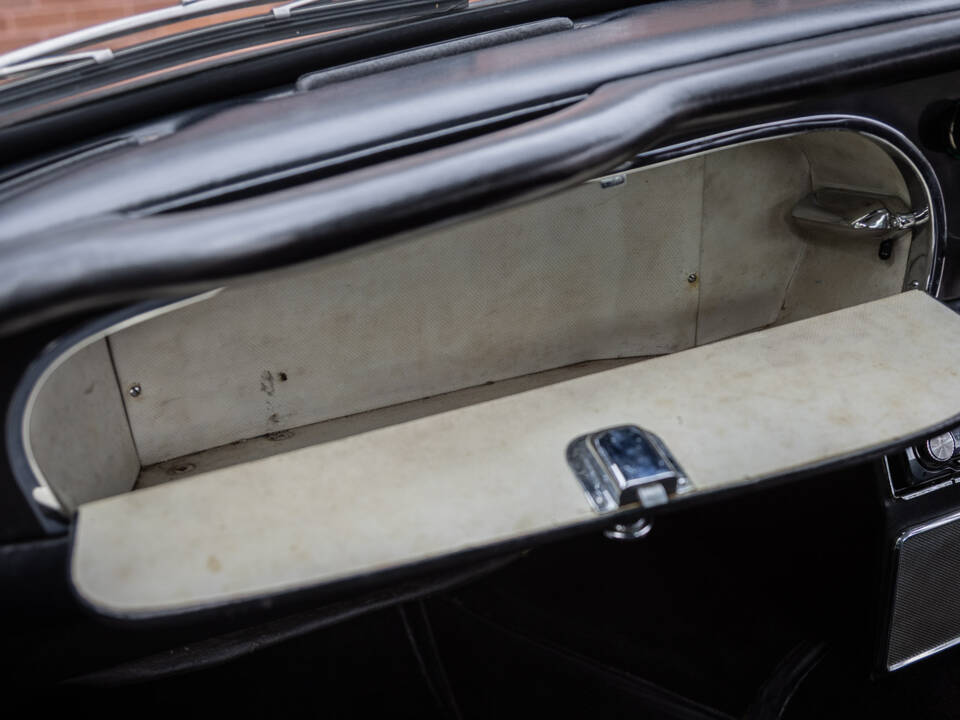 Image 45/72 de Aston Martin DB 4 (1962)