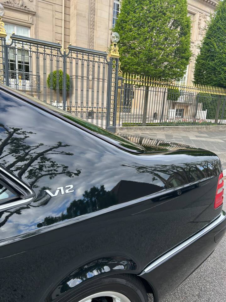 Image 13/27 of Mercedes-Benz CL 600 (1998)