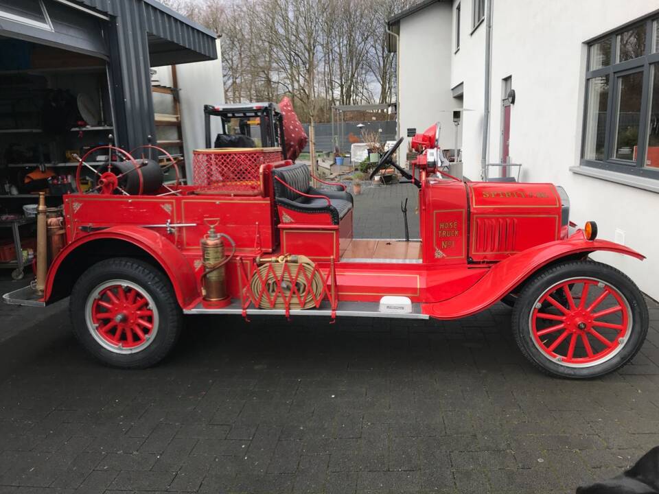 Image 8/8 of Ford Model T Firetruck (1926)
