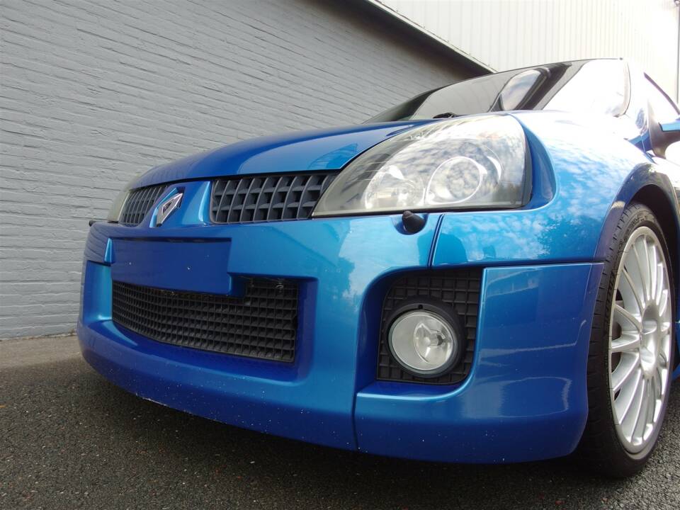 Imagen 10/100 de Renault Clio II V6 (2004)