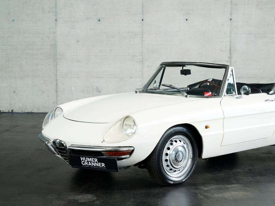Image 2/50 of Alfa Romeo 1600 Spider Duetto (1966)