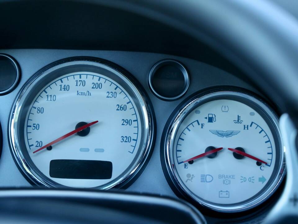 Afbeelding 14/50 van Aston Martin V12 Vanquish (2002)