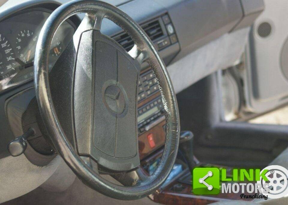 Image 13/50 of Mercedes-Benz 300 SL-24 (1989)