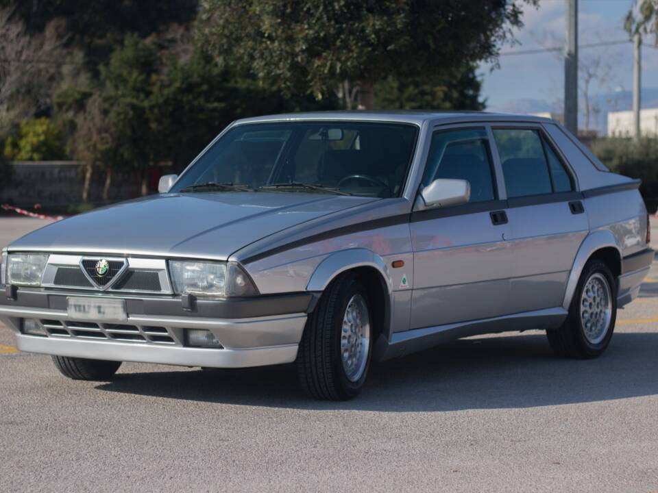 Immagine 2/6 di Alfa Romeo 75 2.0 Twin Spark (1992)