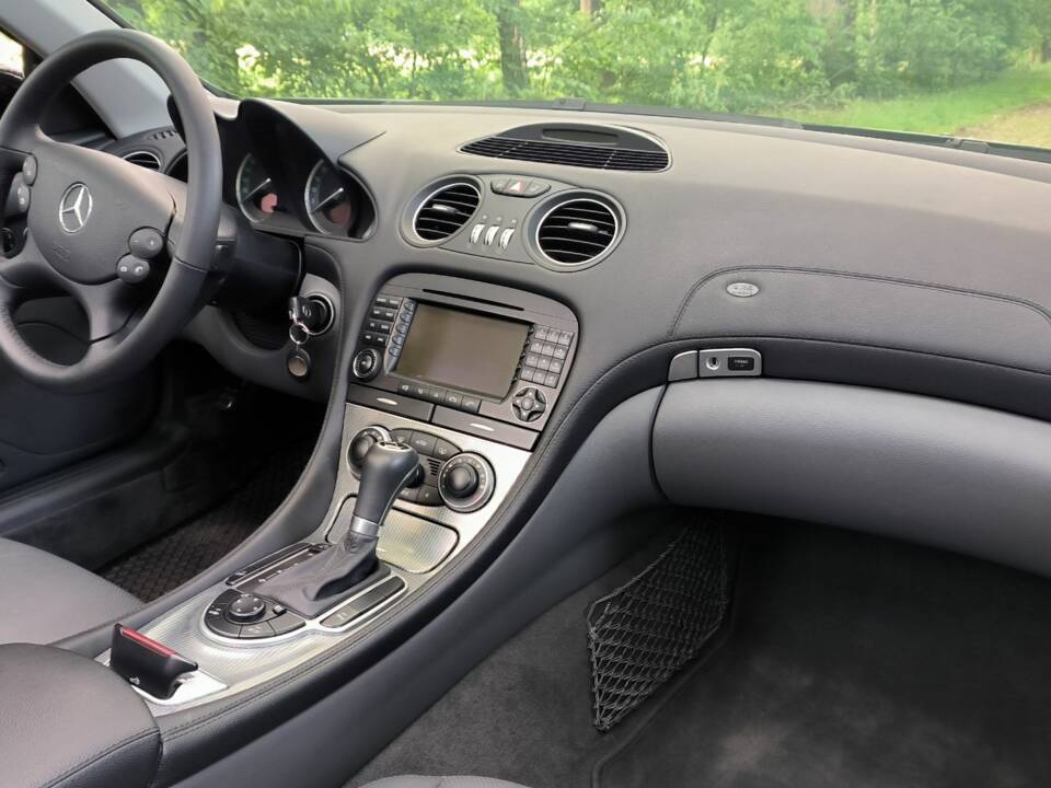 Imagen 26/58 de Mercedes-Benz SL 350 (2005)