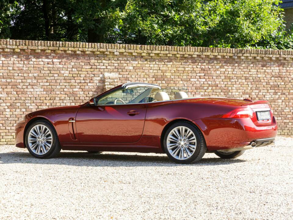 Image 32/50 of Jaguar XK (2011)