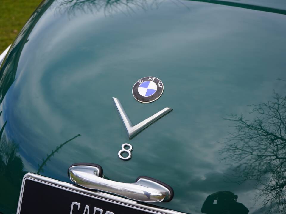 Image 23/38 of BMW 502 Baur (1955)