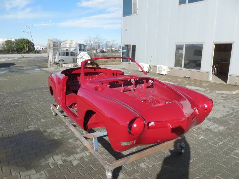 Image 43/63 of Volkswagen Karmann Ghia 1500 (1971)