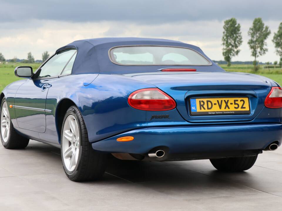 Image 40/50 de Jaguar XK8 4.0 (1997)