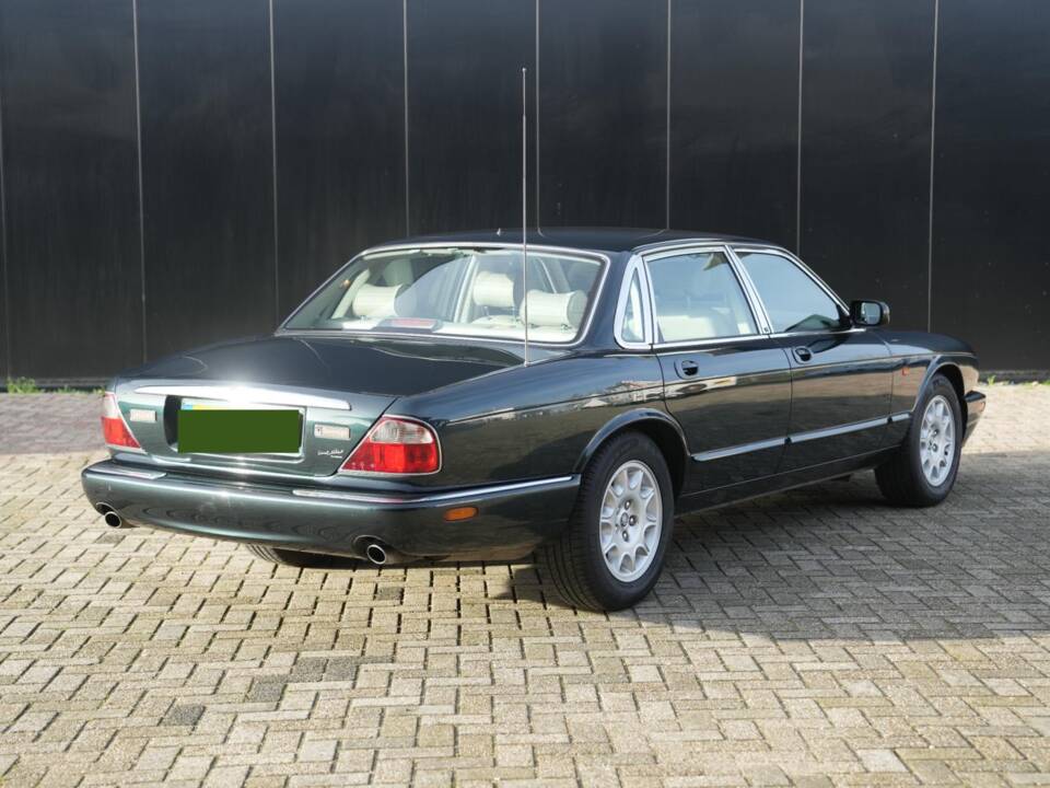 Image 29/30 of Jaguar XJ6 3.2 Sovereign (1997)