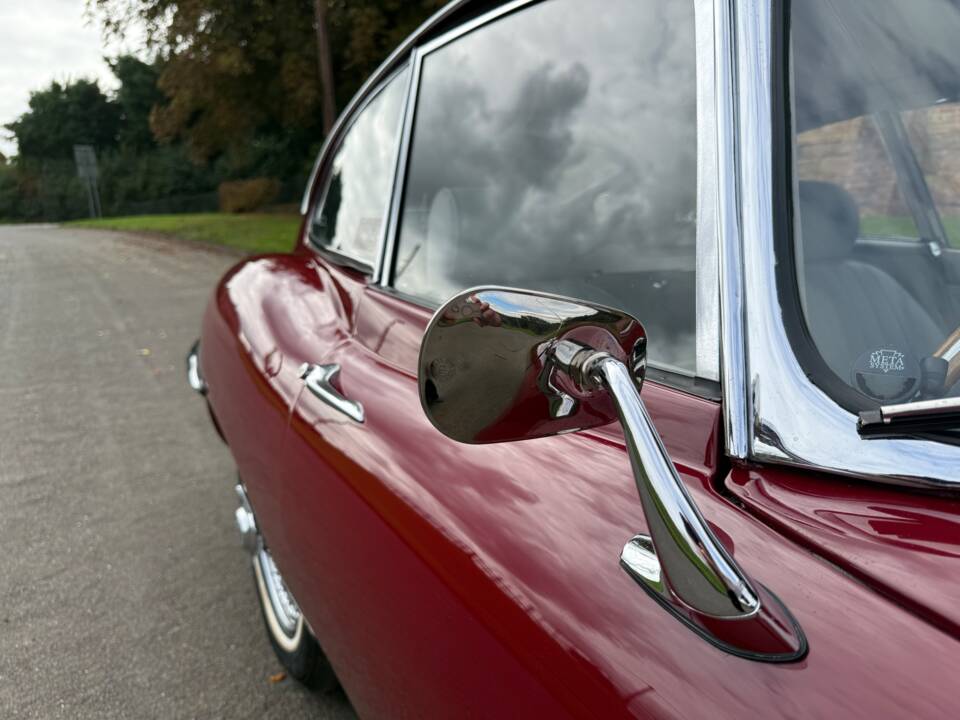 Immagine 23/29 di Jaguar E-Type (1970)