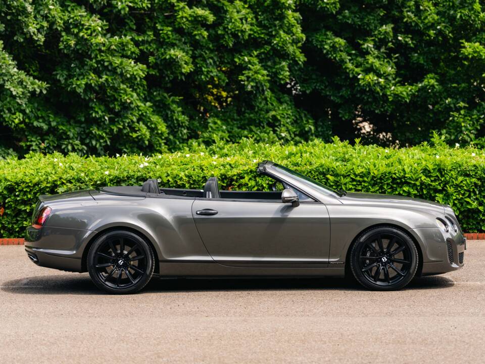 Immagine 2/50 di Bentley Continental GTC (2010)