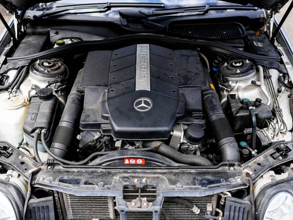 Image 28/36 of Mercedes-Benz CL 500 (2004)