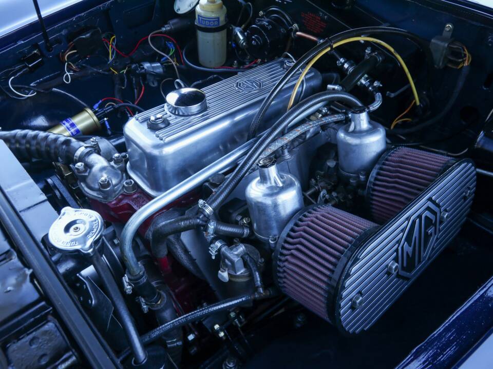 Image 16/50 de MG MGB (1966)