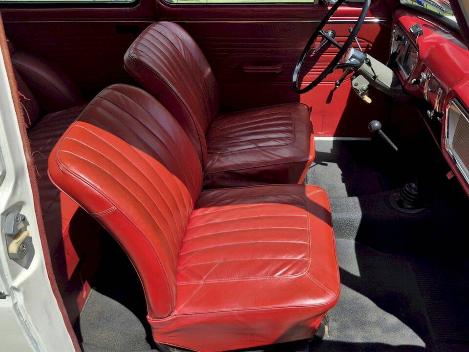 Image 40/63 of Ford Anglia (1965)