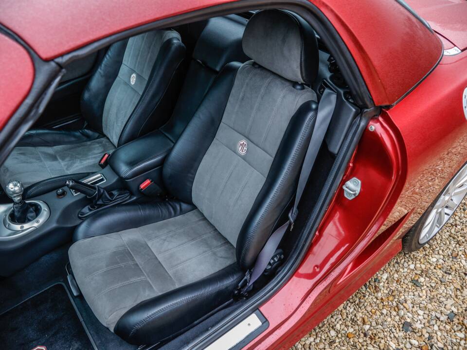 Image 28/37 of MG TF 135 (2005)