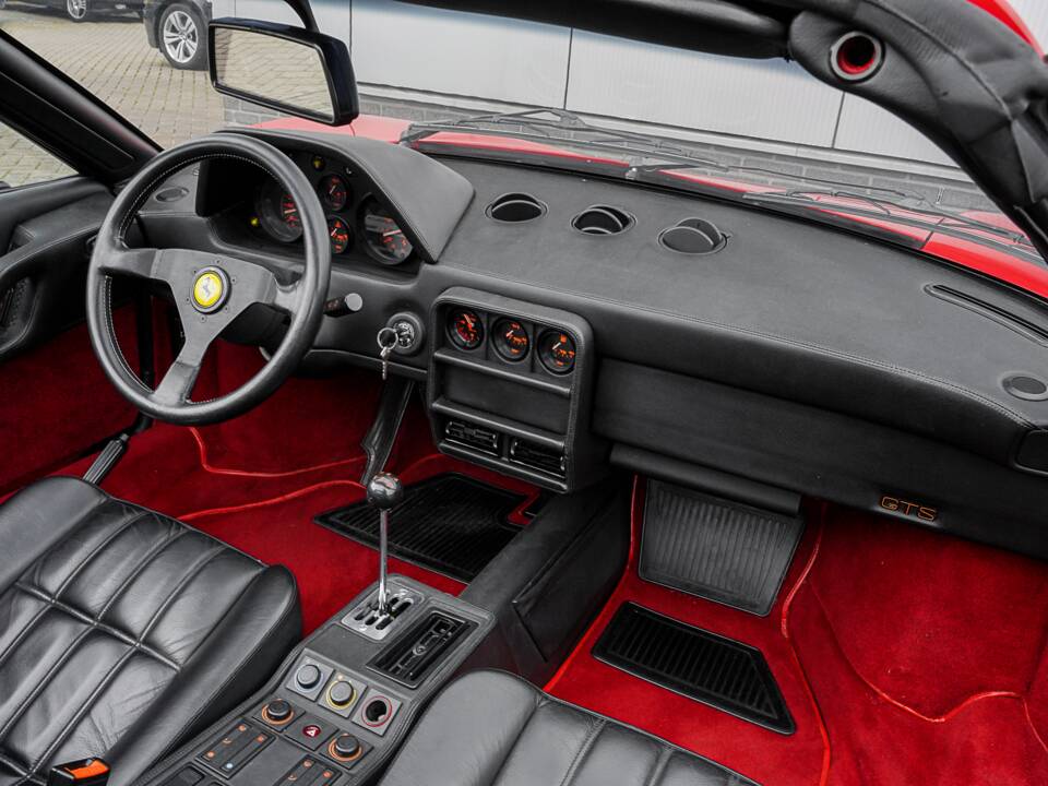 Image 27/30 of Ferrari 328 GTS (1989)