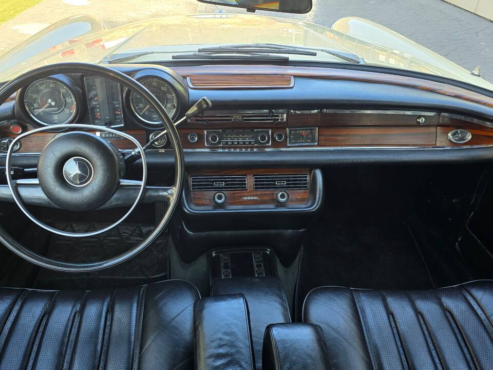Immagine 10/16 di Mercedes-Benz 280 SE 3,5 (1970)