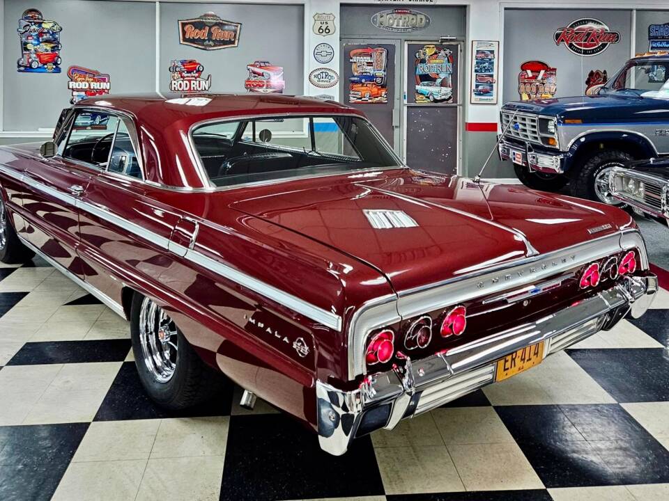 Image 2/20 of Chevrolet Impala SS Sport Coupe (1964)