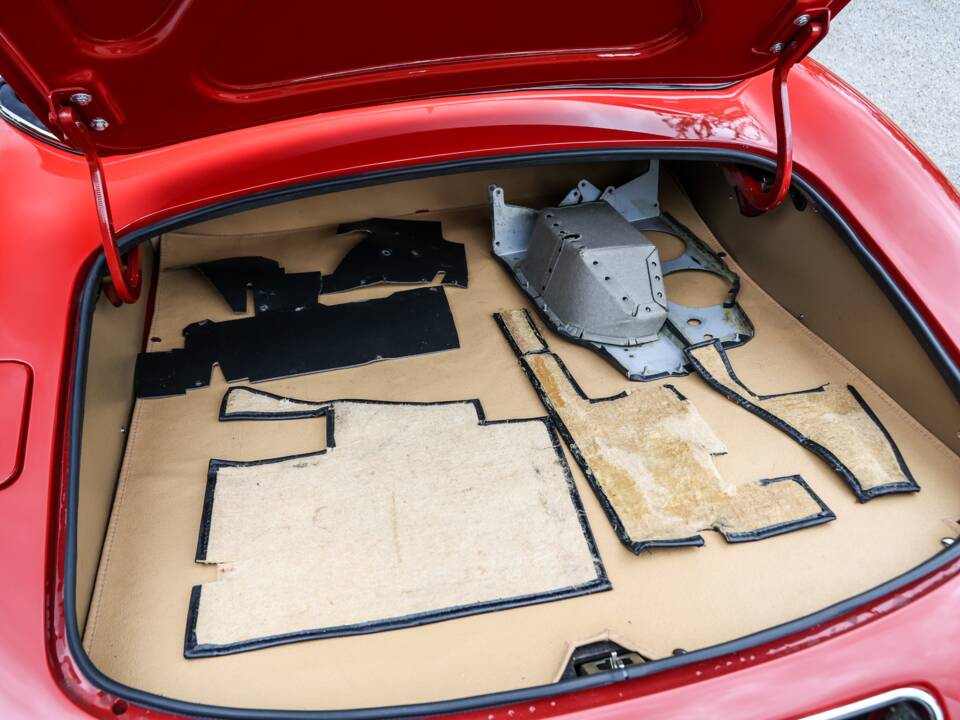Image 35/41 de Jaguar E-Type 3.8 (1964)