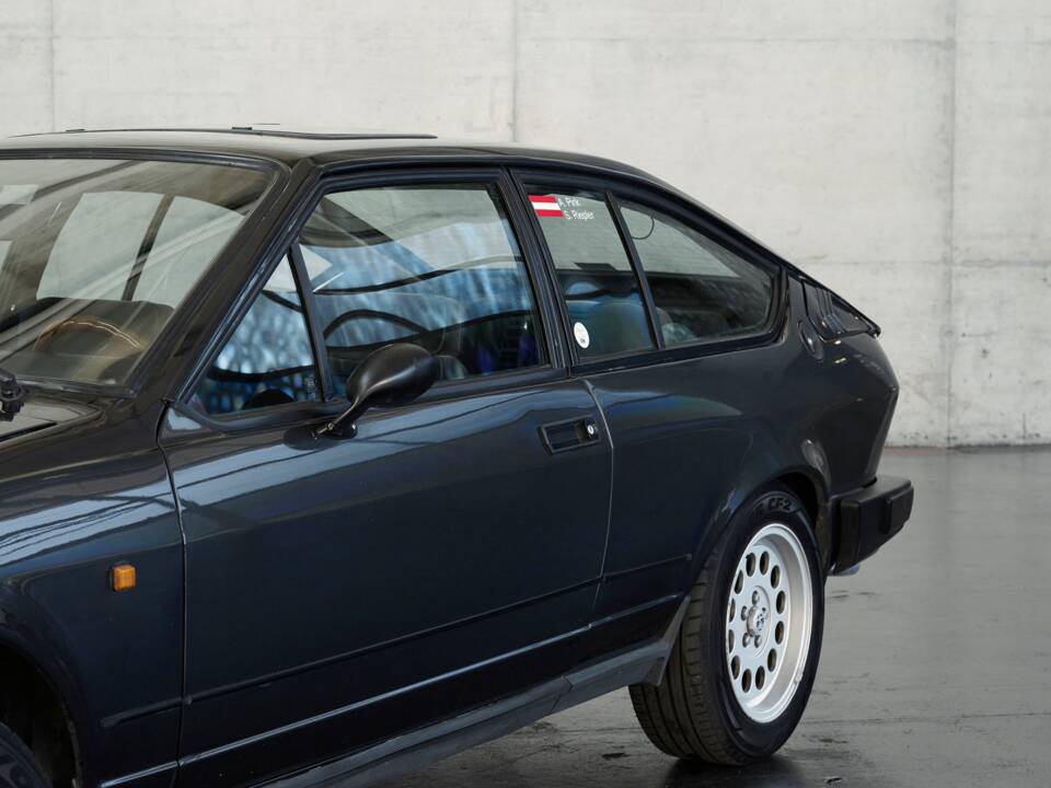 Bild 3/48 von Alfa Romeo GTV 6 2.5 (1981)