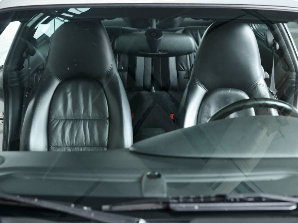 Image 31/50 of Porsche 911 Carrera 4S (2004)