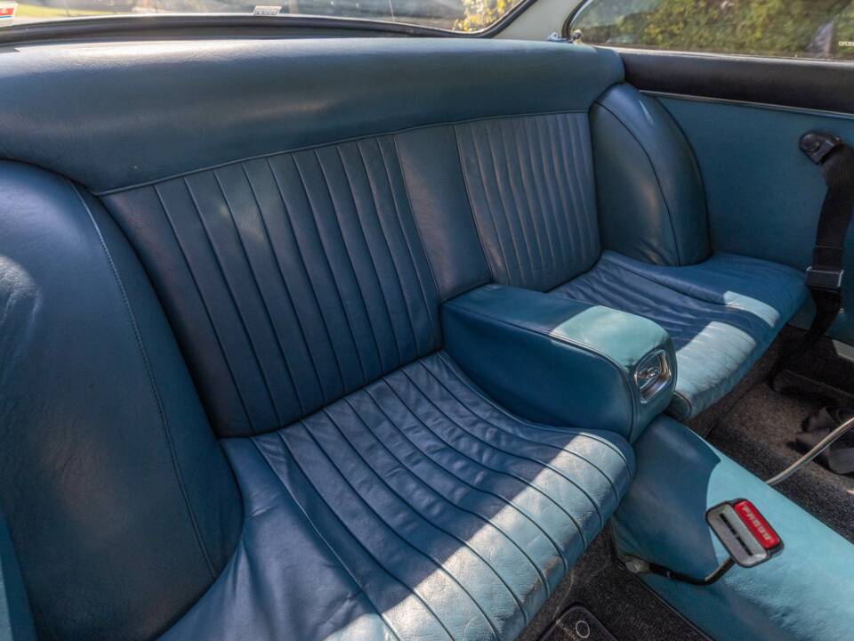 Imagen 19/47 de Ferrari 330 GT 2+2 (1964)