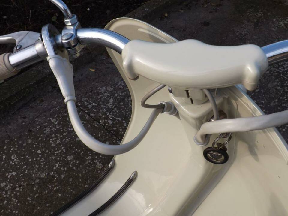 Immagine 17/38 di Piaggio Vespa 125 (1957)
