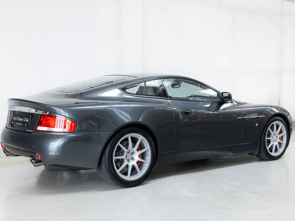 Image 4/31 de Aston Martin V12 Vanquish (2004)