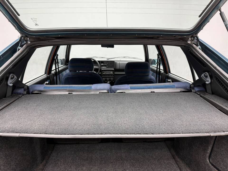Image 29/30 of Lancia Delta 1.5 LX (1991)