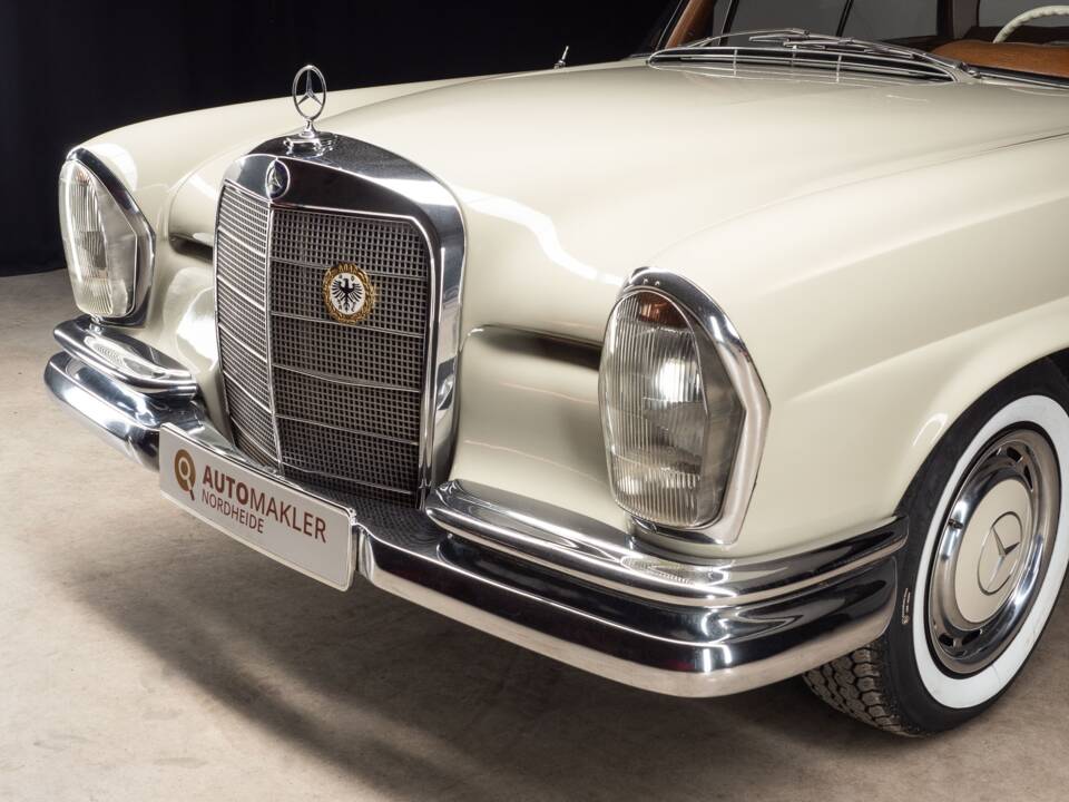 Image 2/54 of Mercedes-Benz 220 SE b (1963)