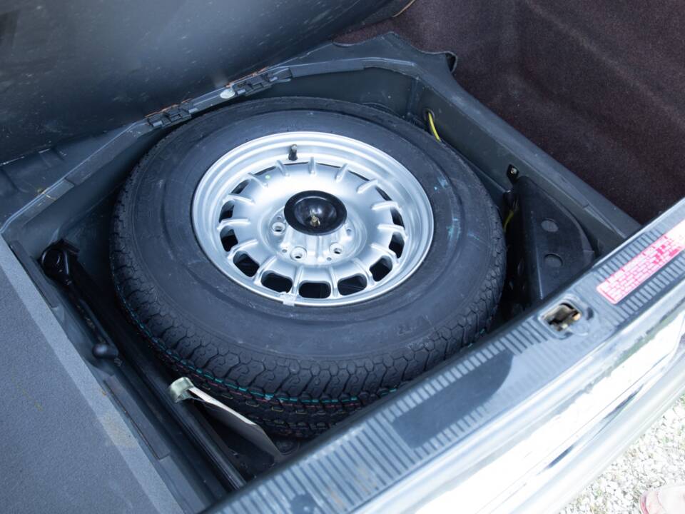 Bild 13/17 von Mercedes-Benz 380 SE (1984)
