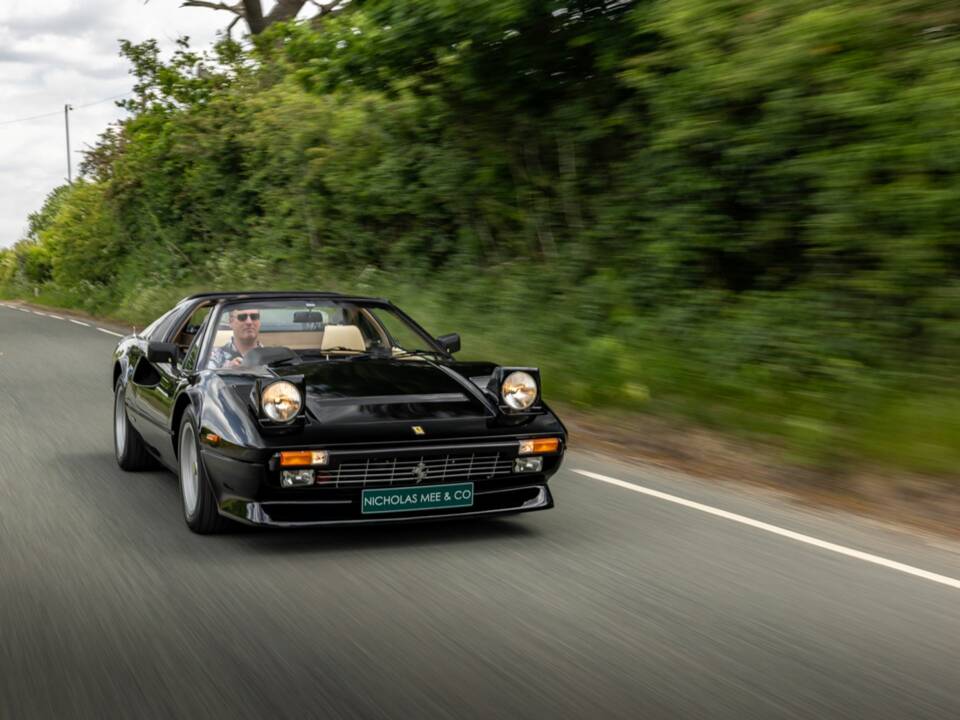 Bild 14/50 von Ferrari 308 GTB Quattrovalvole (1985)