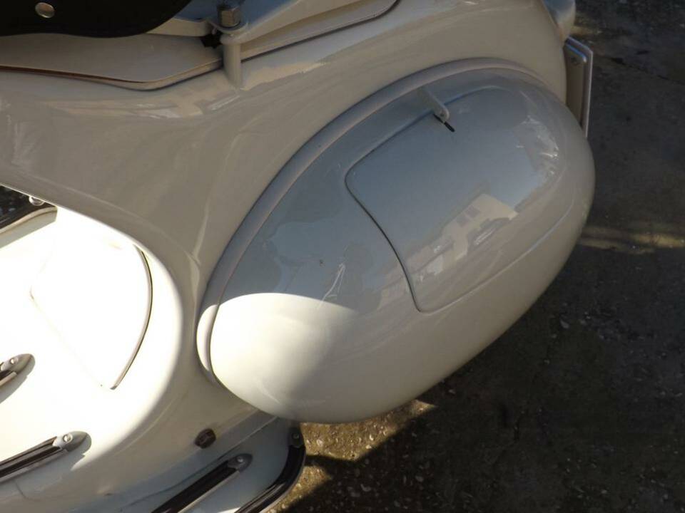 Image 36/50 of Piaggio Vespa 150 (1956)