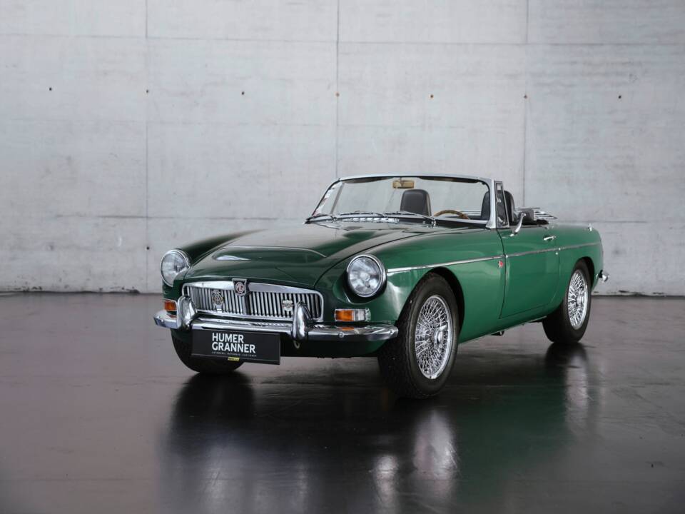 Image 8/41 of MG MGC (1969)