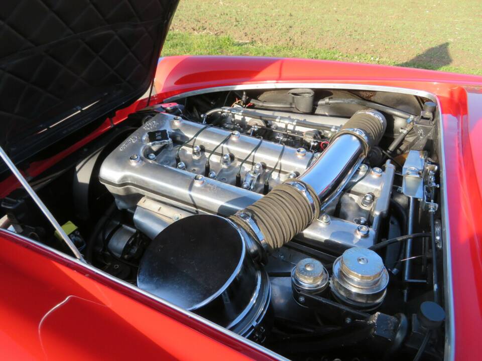 Image 18/23 of Alfa Romeo 2600 Spider (1966)