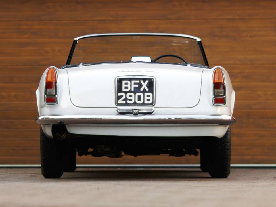 Image 20/50 of Alfa Romeo 2600 Spider (1964)