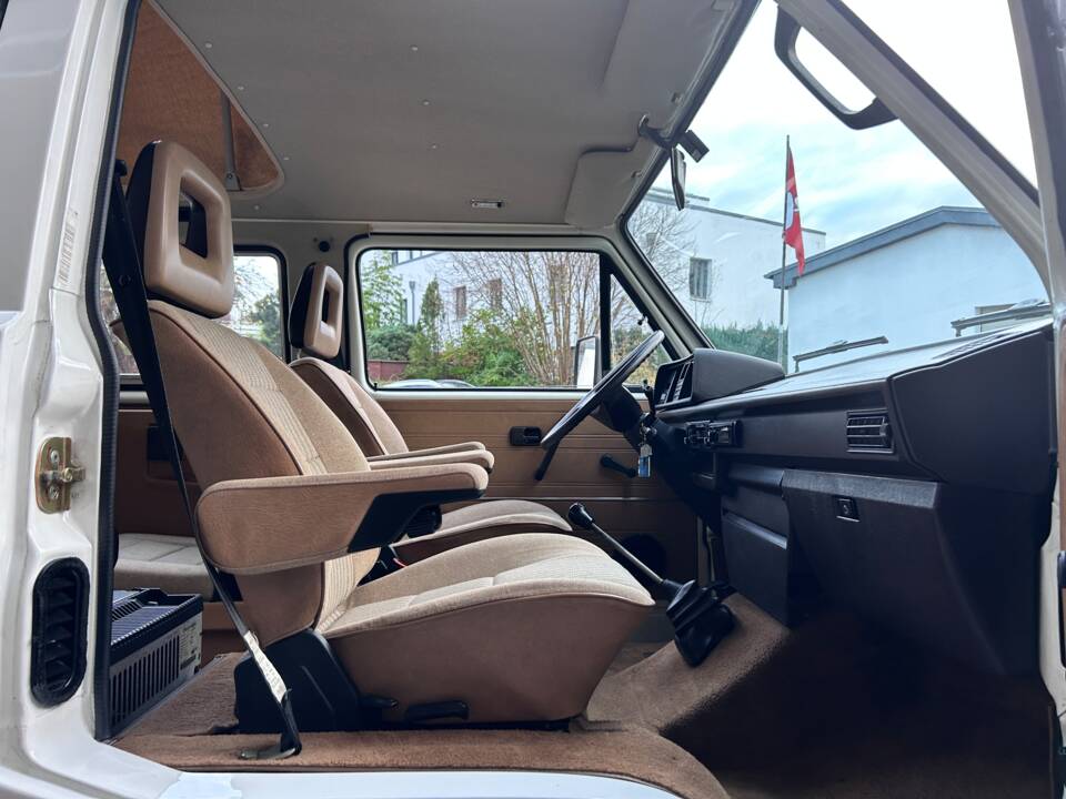 Image 15/34 de Volkswagen T3 Multivan 1.6 TD (1990)