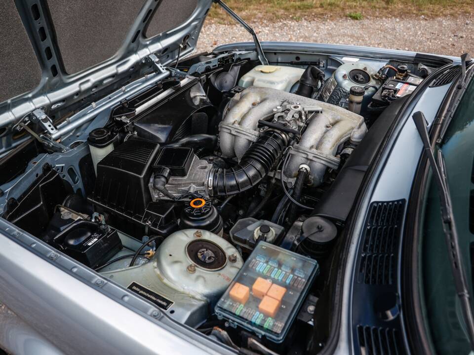 Immagine 5/28 di BMW 318i (1993)